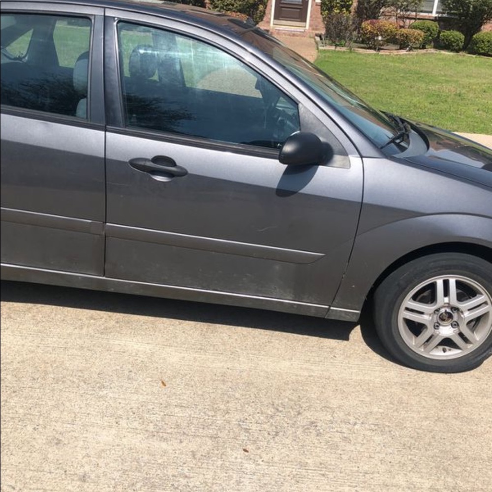 2004 Ford Focus - Picture 5 of 7